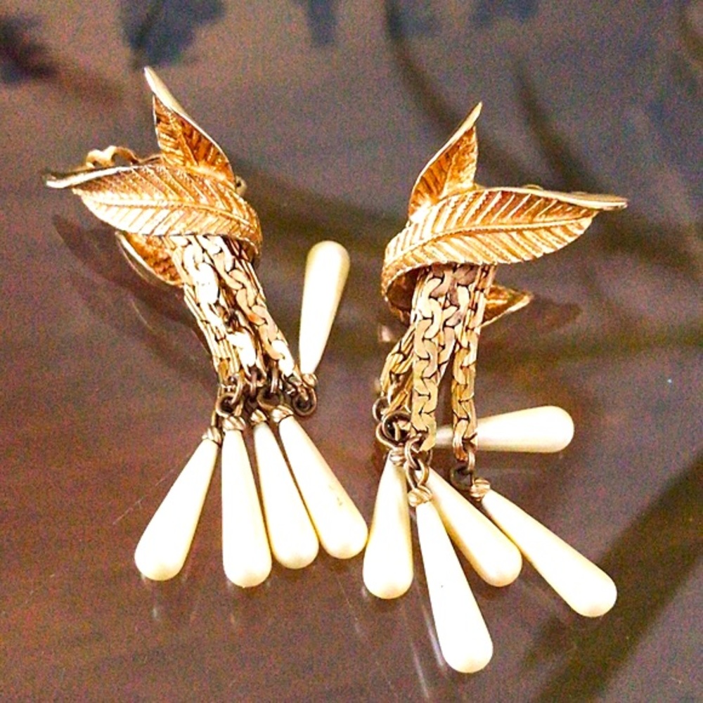 Vintage 50s 60s Dangle Faux Pearl Brooch and Earrings Demi Parure Unsigned MCM - Picture 4 of 7